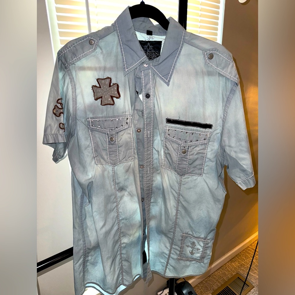 Men’s roar button down